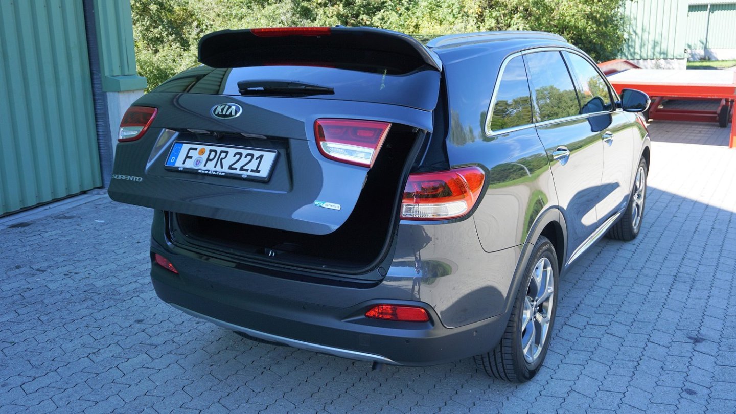 Der Sorento Plantinum Edition hat serienmäßig eine elektrische Heckklappe.