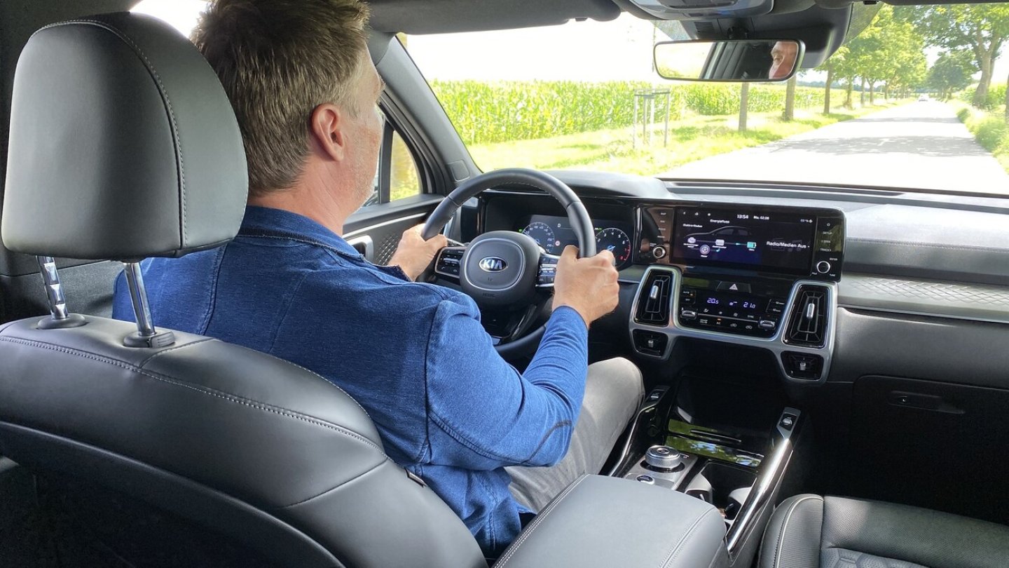 Auch als Plug-in Hybrid ist der Sorento ein ensptannter Reisewagen.