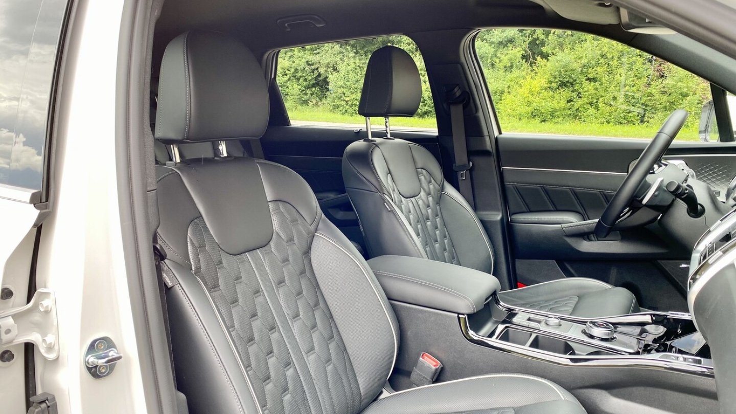 Im Sorento Platinum werden die Sitze mit Nappaleder bezogen.