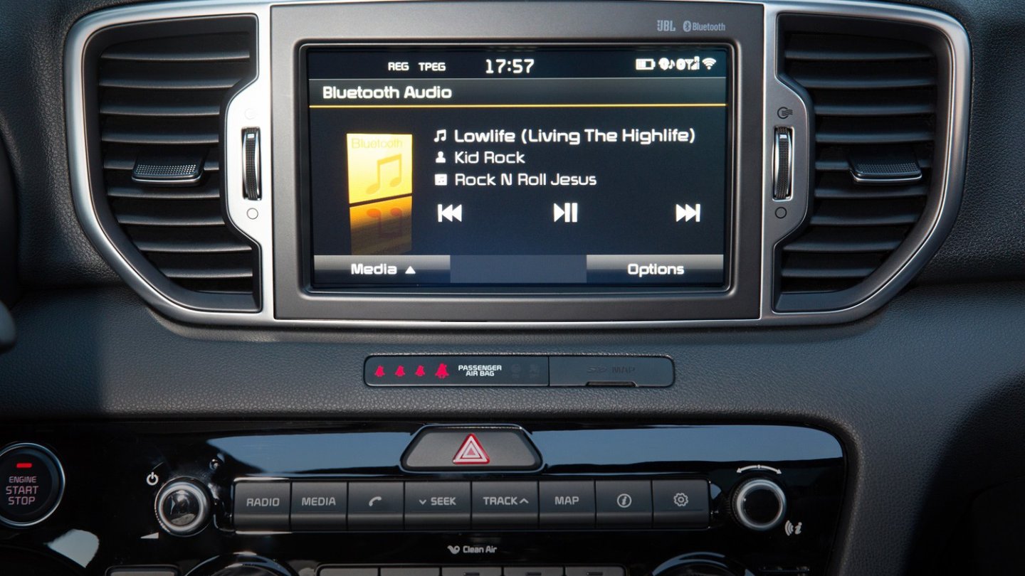 Der 8-Zoll-Bildschirm ist Bestandteil des Premium+ Paketes.