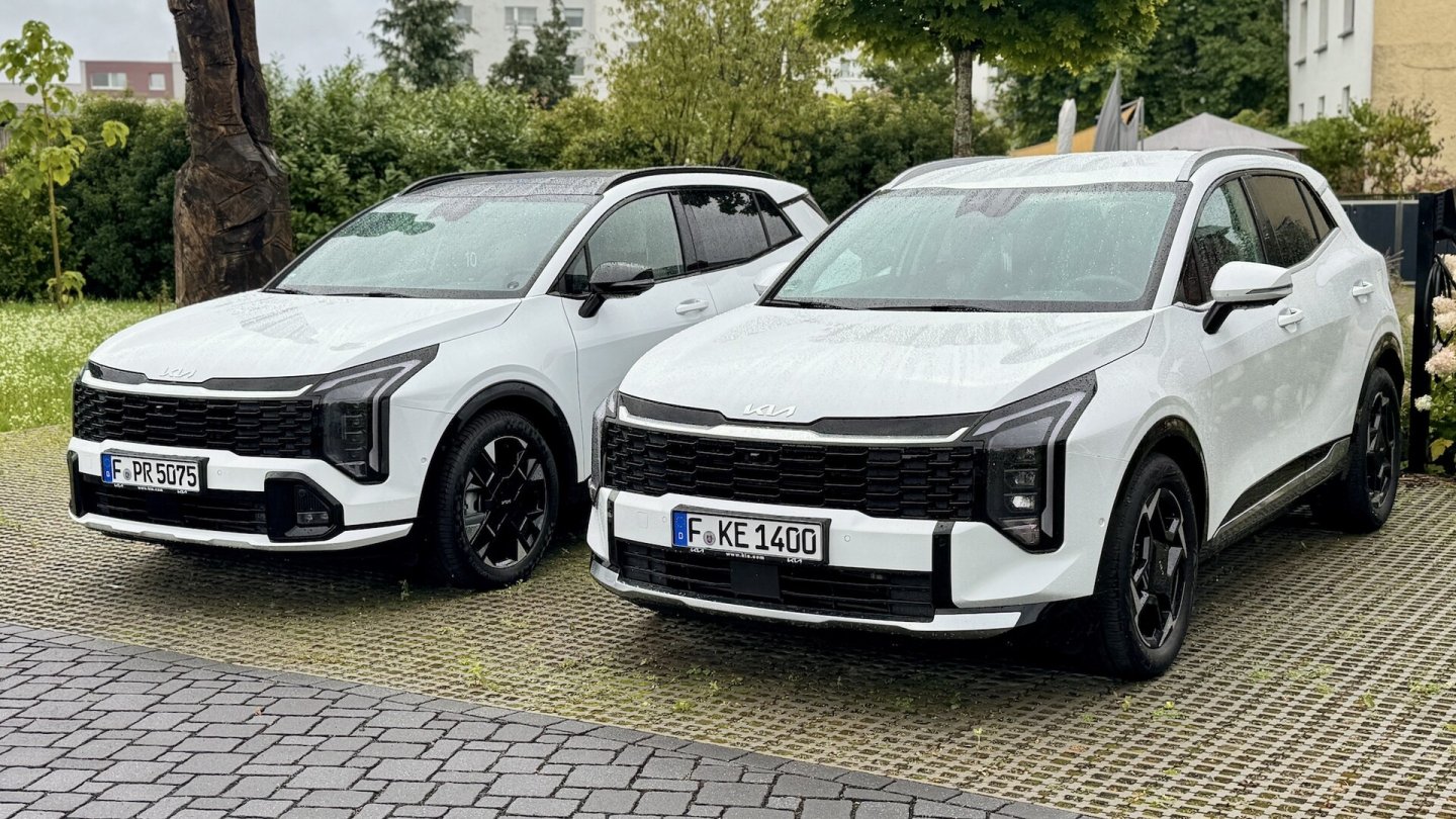 Links die GT-line mit speziellem Stoßfänger, rechts die Optik der anderen Varianten.