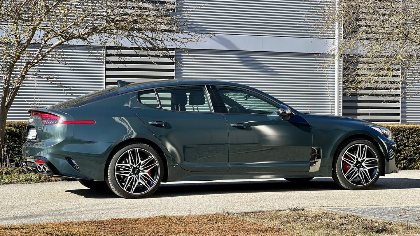 Die Serienausstattung des Kia Stinger GT ist ziemlich komplett.