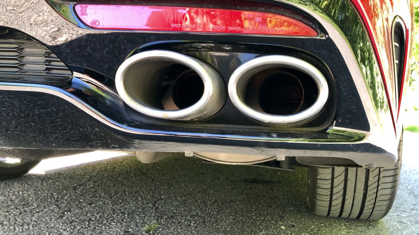 Äußerlich unterscheidet sich die Bastuck-Anlage nicht von der Serie.