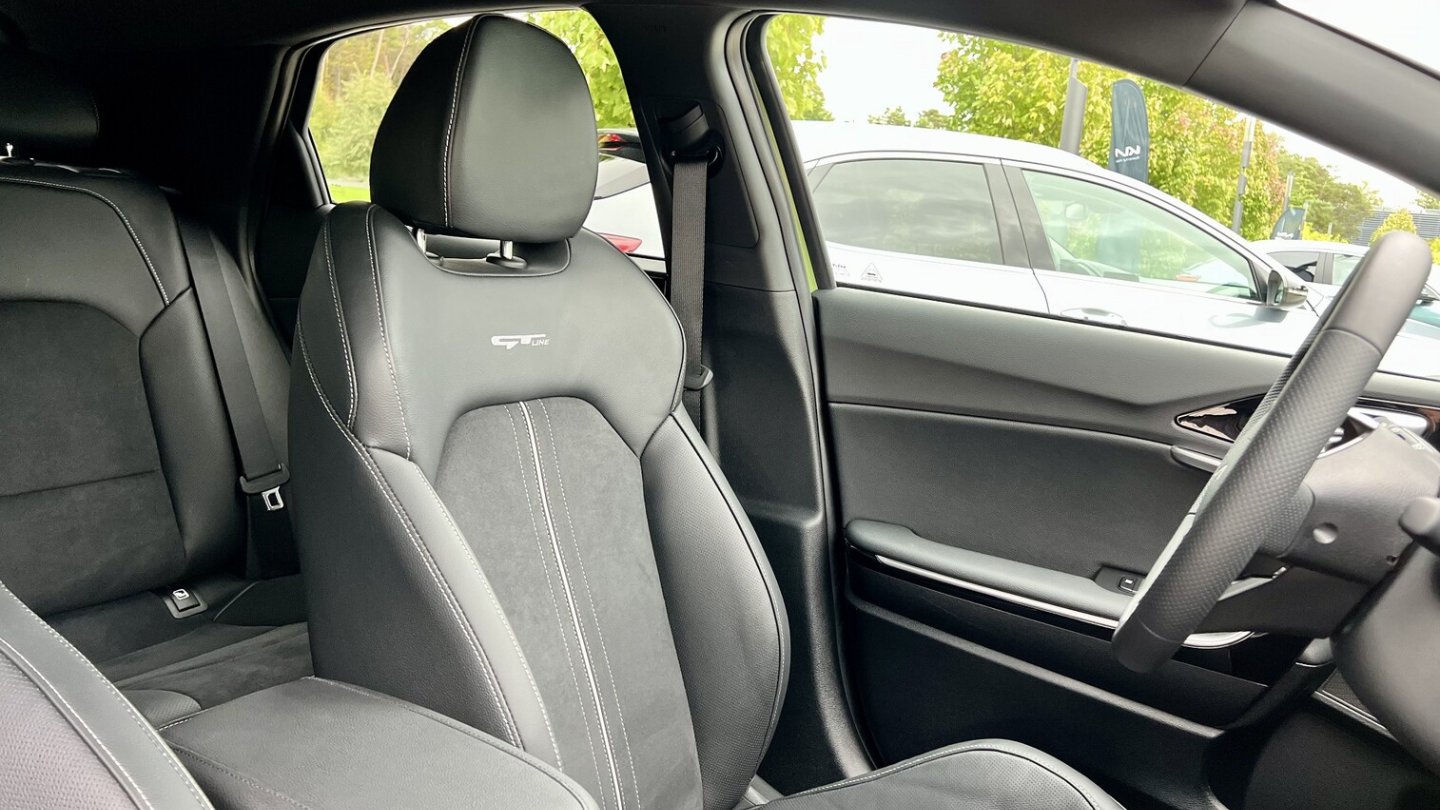 Der Testwagen trägt eine für die GT-Line optionale Innenausstattung.