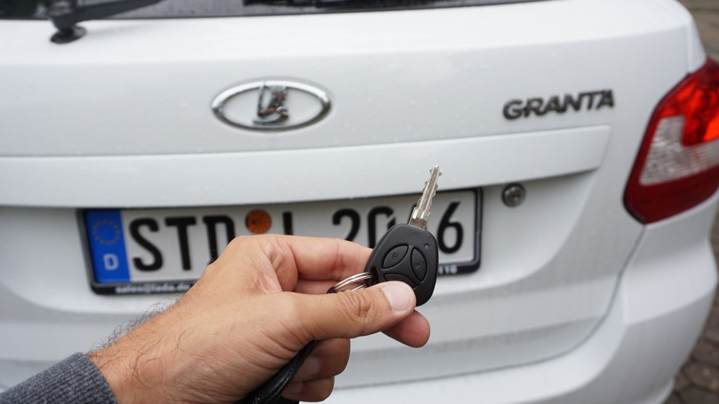 Der Schlüssel verzichtet auf neumodisches Barteinklappen. Aber er ist eine Fernbedienung.