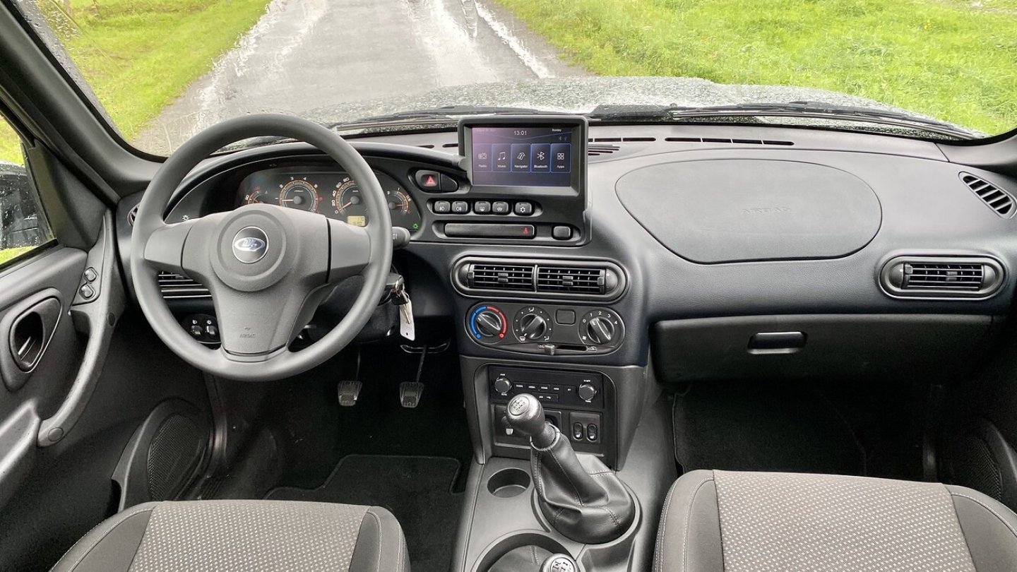 Beim Modell Luxe wurde sogar ein Infotainmentdisplay ins Cockpit gezimmert.