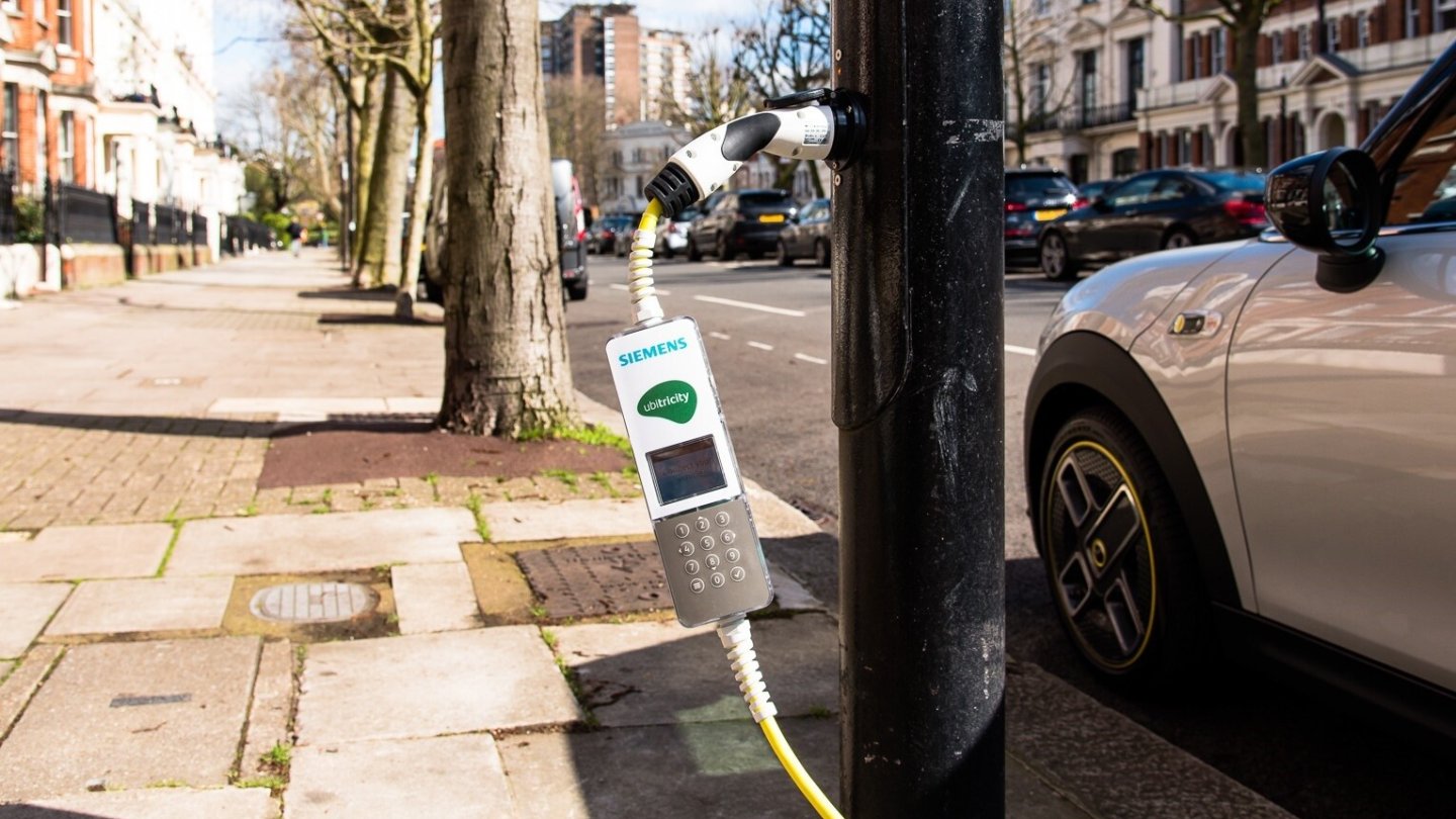 Das Berliner Start-up Ubricity rüstet die Straßenlaternen um.