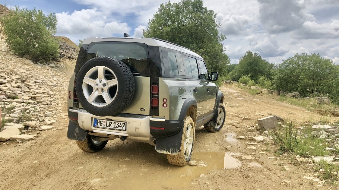 Mit 200 PS startet die Preiseliste für den Defender 110 bei 55.600 Euro.