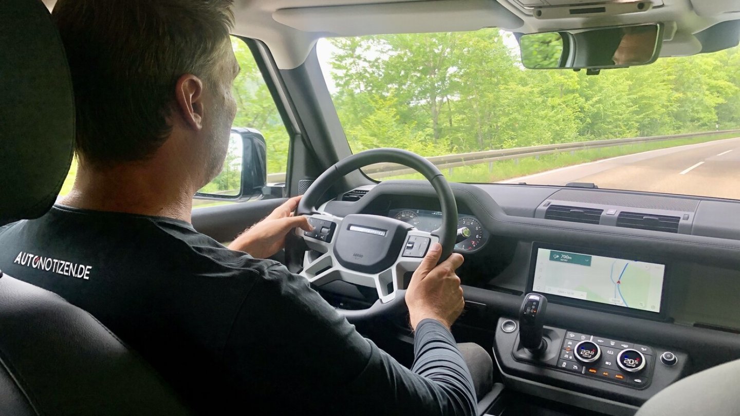 Neu im Defender: Langstreckenkomfort auf Asphalt.