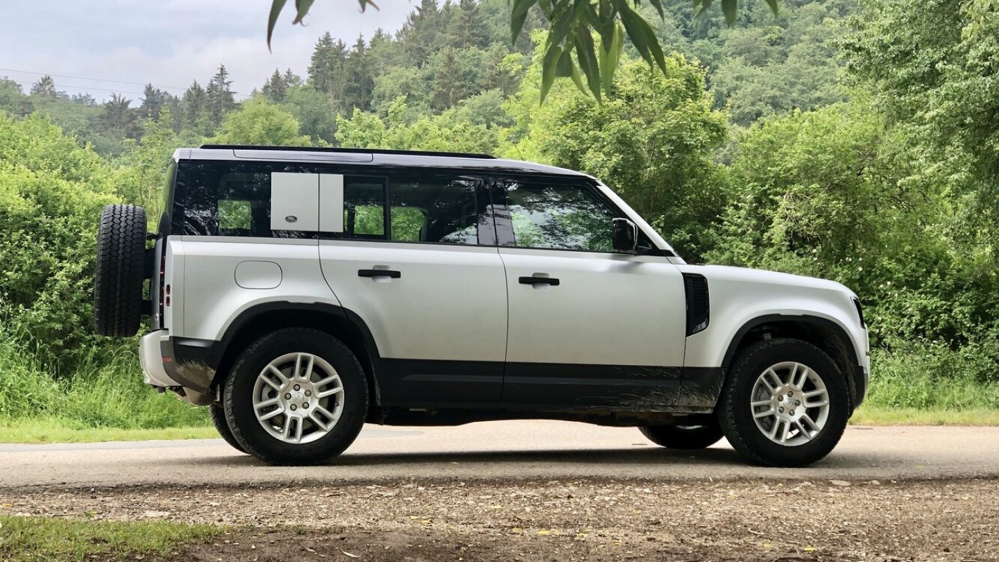 Der fünftürige Defender 110 kommt zuerst auf den Markt.