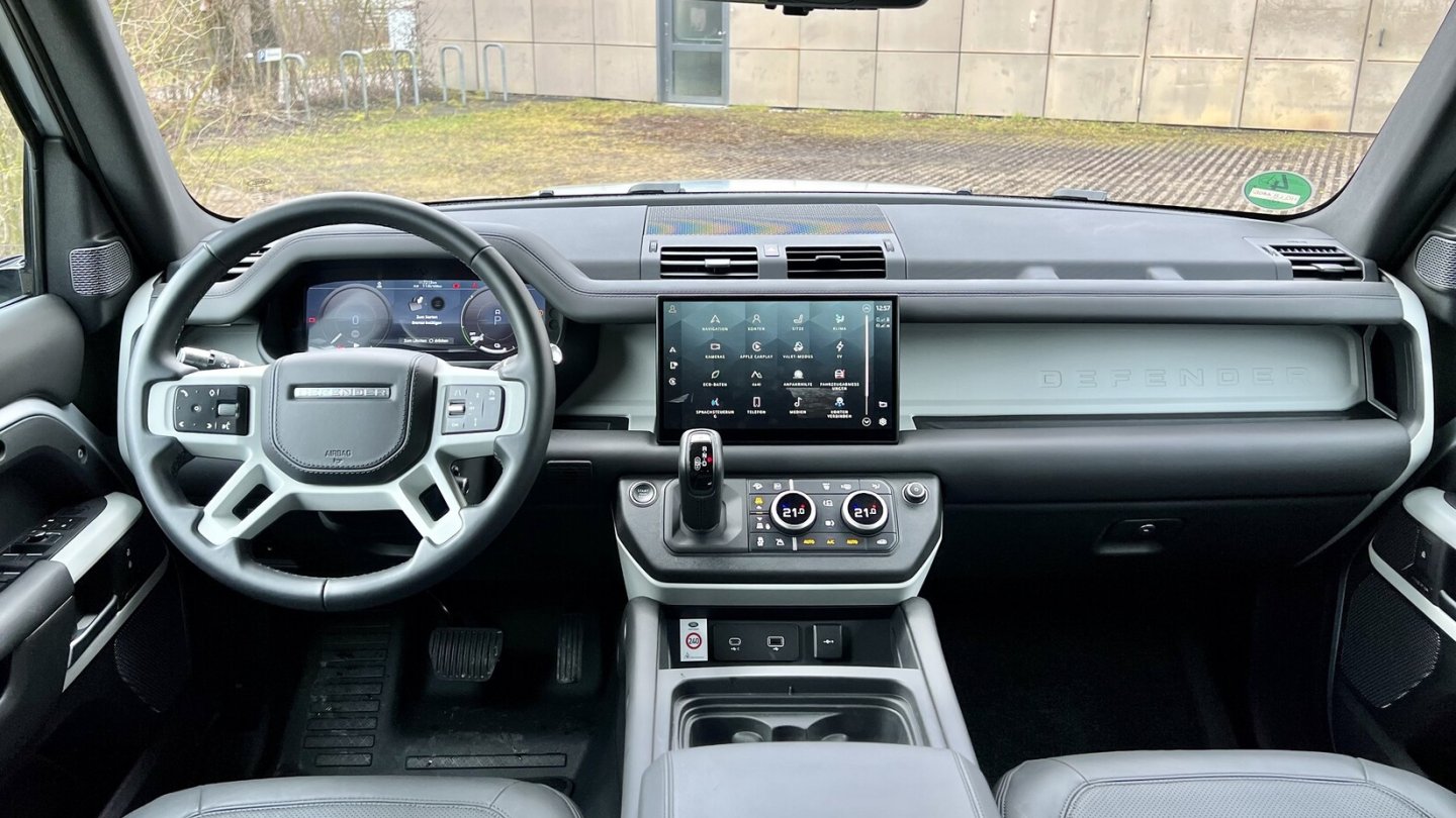 Das Cockpit ist sehr modern, ohne jedoch mit einer komplizierten Bedienung zu verwirren.