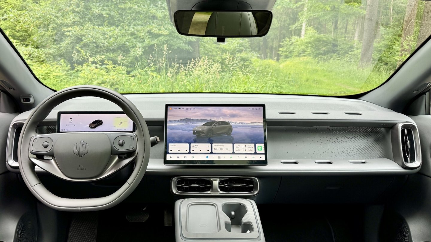 Smartphone-Inhalte können über Apple CarPlay oder Android Auto genutzt werden.