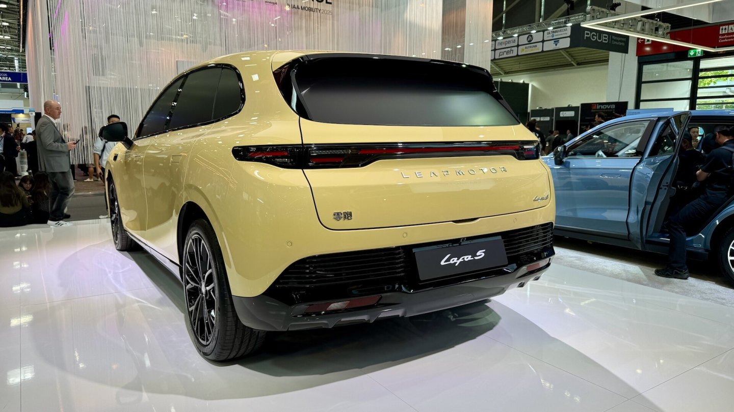 Die Karosserie des B05 zeigt ein unaufgeregtes Design, auch am Heck.