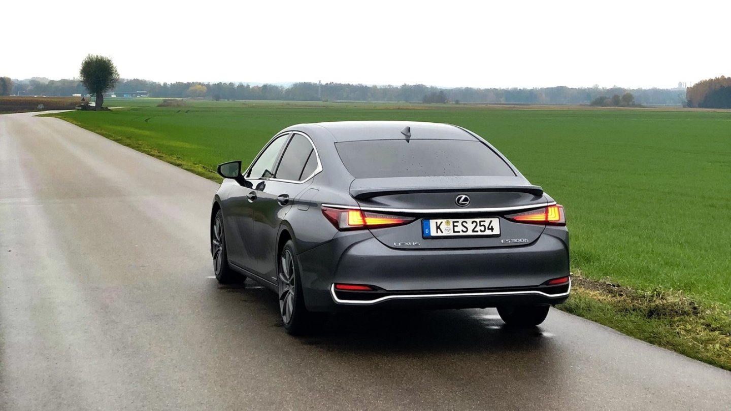 Ein perfekter Langstreckengleiter: Der Lexus ES 300h.