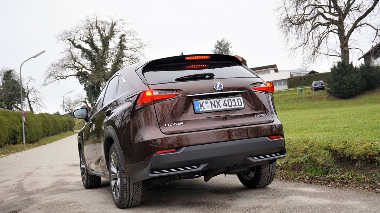 Schickes Heck, andere Hersteller würden sich extra der SUV-Coupé Vokabel bedienen.