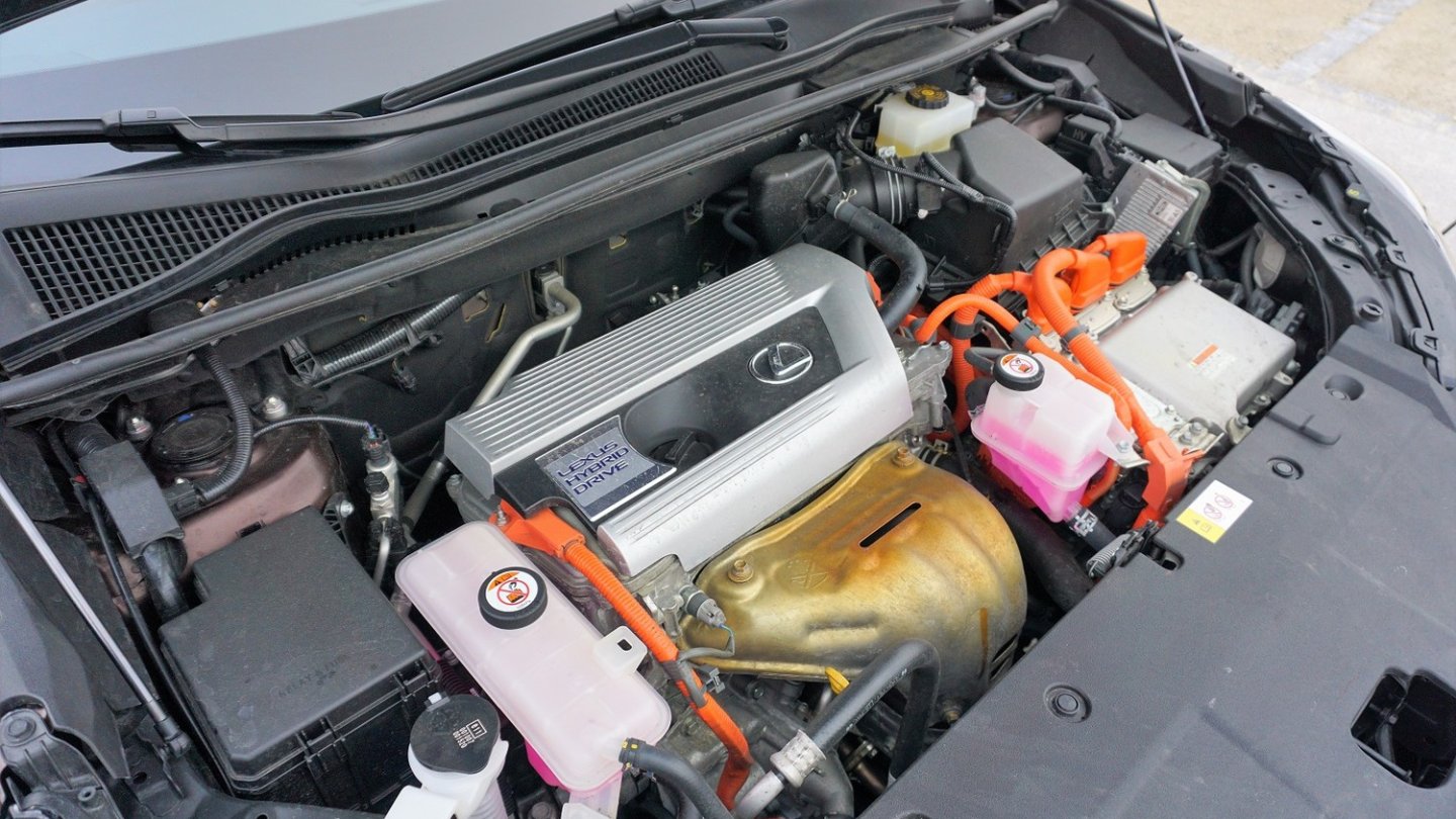 Ein Blick auf den 2,5 Liter Saugbenziner und die Hybridtechnik unter der Motorhaube.