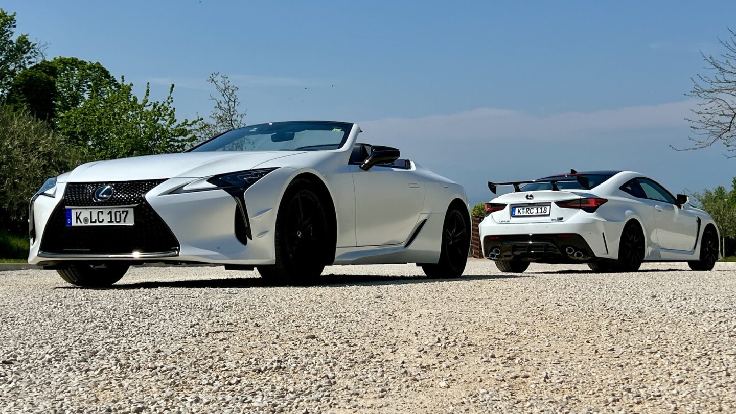 Umstieg in den Lexus LC 500. In ihm steckt der gleiche V8-Motor wie im RC F.