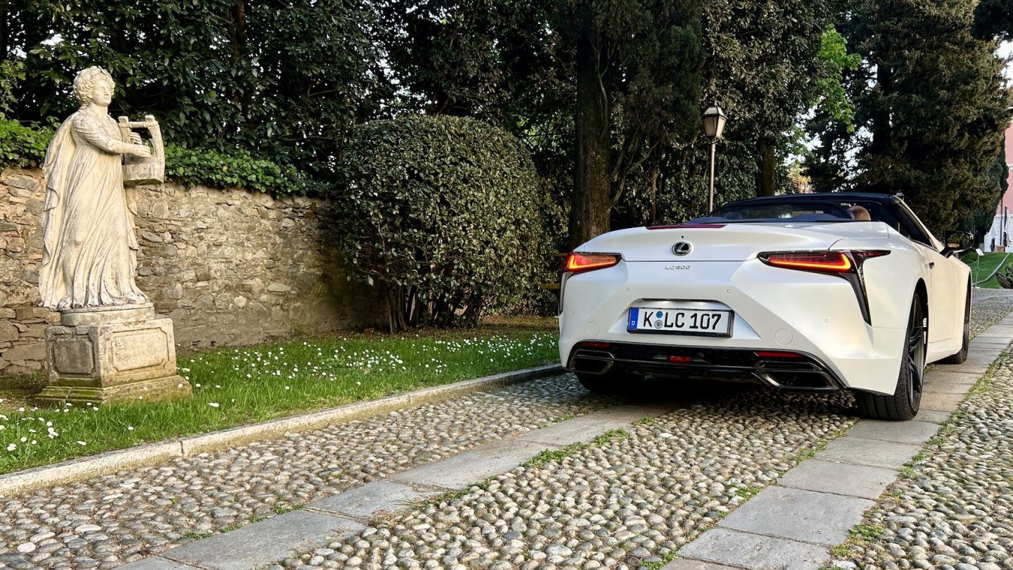 Auch oben offen eignet sich der Lexus LC 500 perfekt als Langstreckenauto.