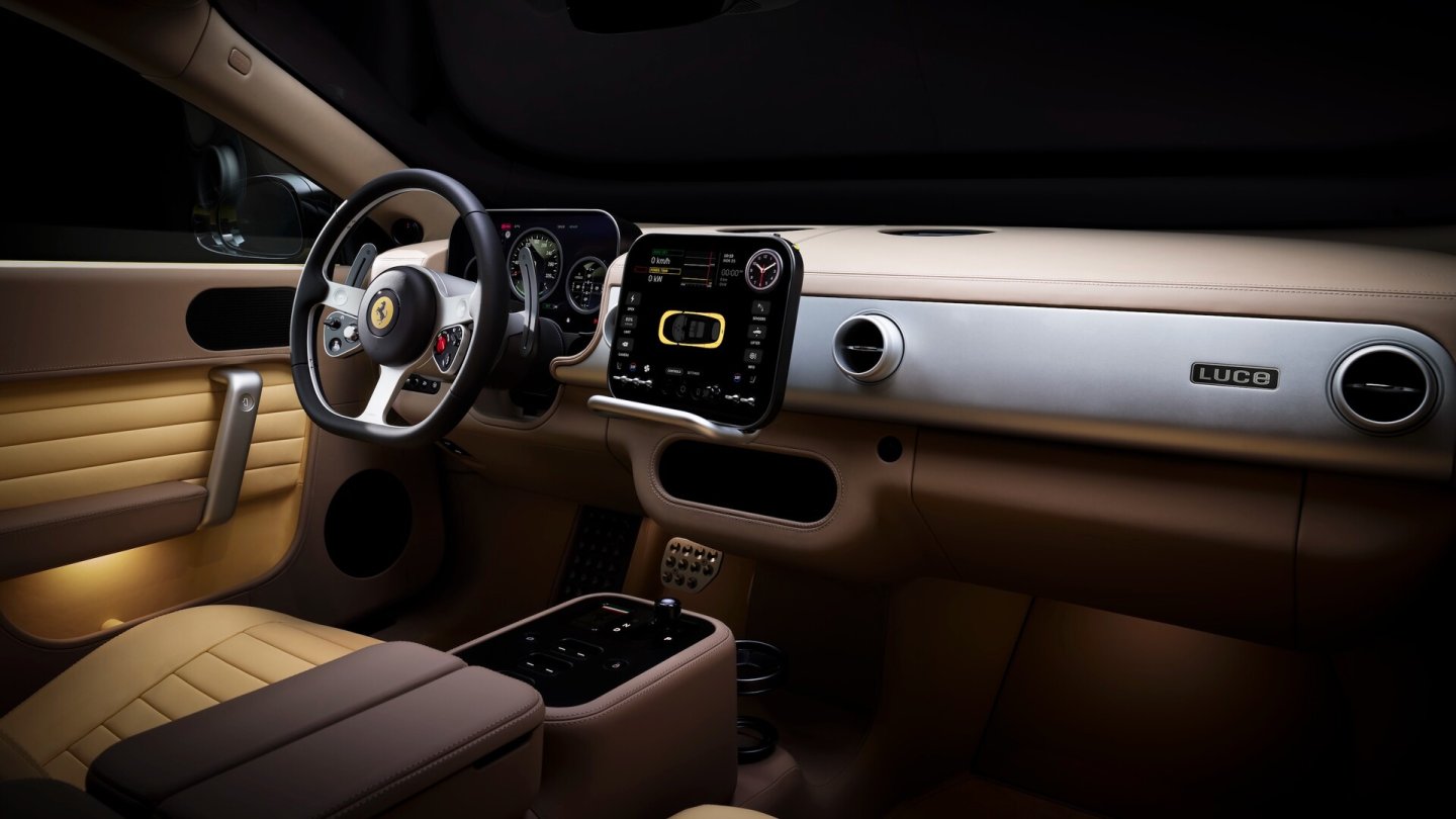 Elegant und dezent digitalisiert: Das Cockpit des elektrischen Ferrari Luce.