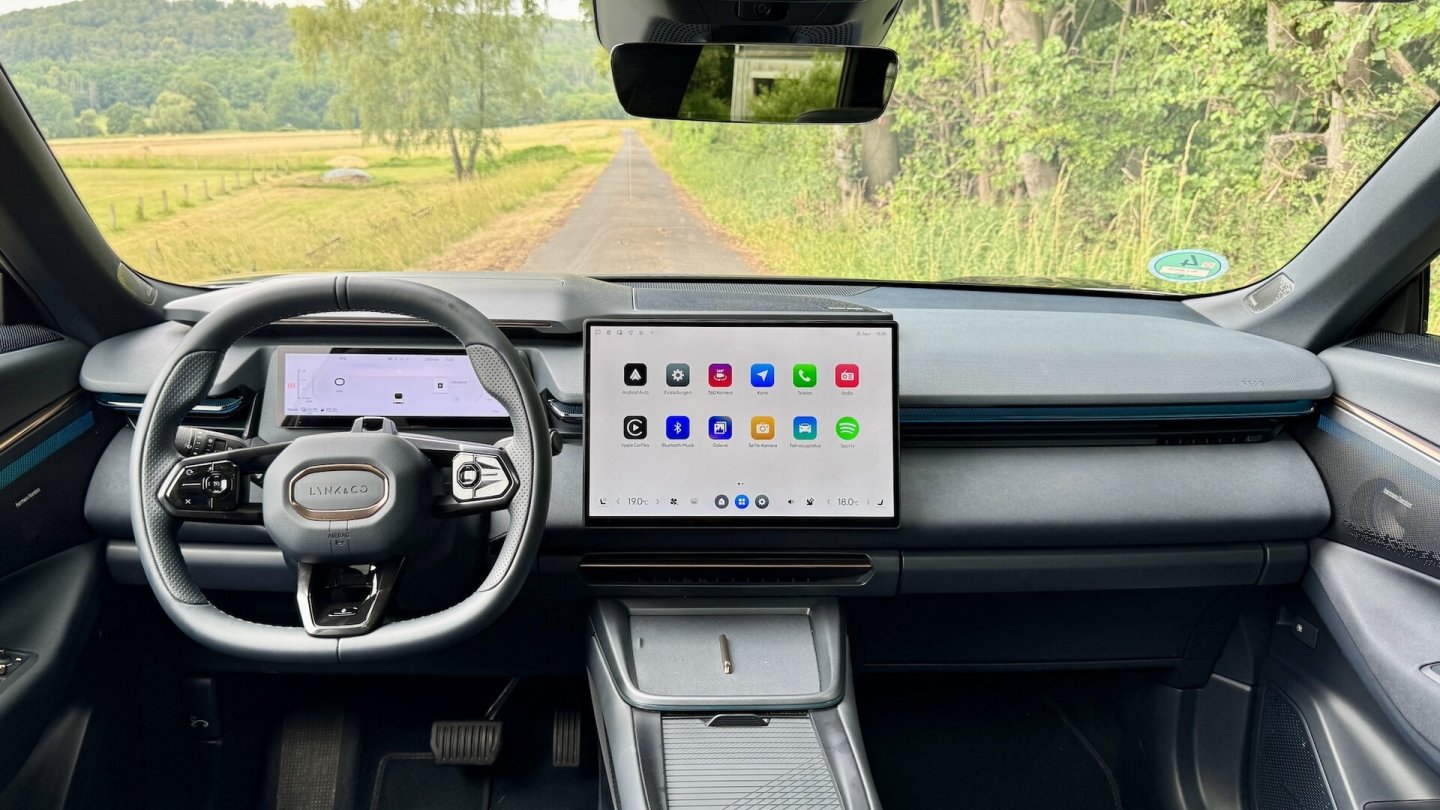 Navigation, Apple CarPlay und Android Auto zählen zum Serienumfang des SUV.