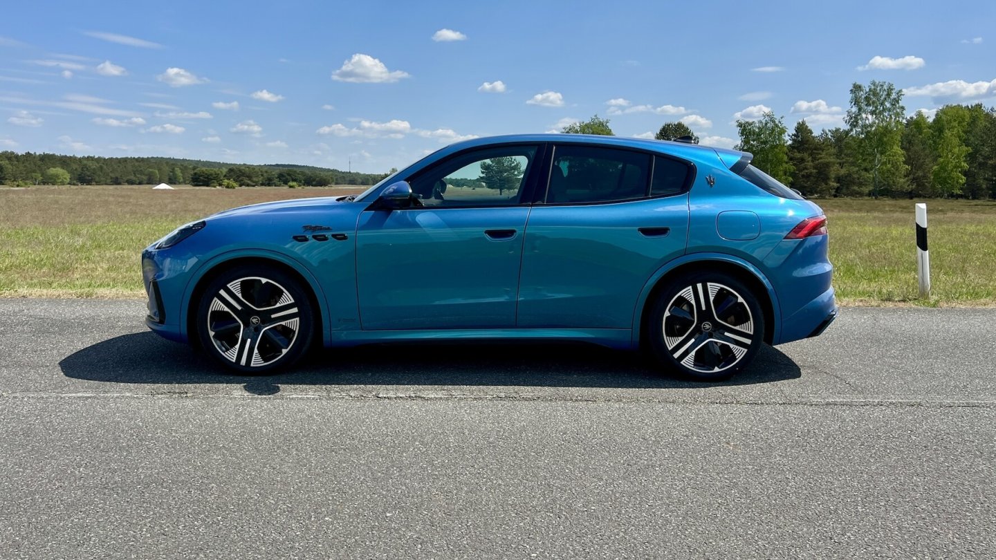 Der große Akku sorgt für eine durchschnittliche Reichweite, auch als Folgore ist der Grecale kein Asket.