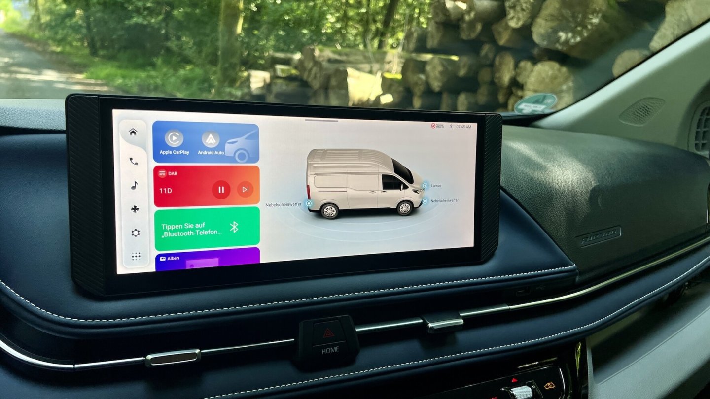 Auf dem Infotainment-Display können Smartphone-Inhalte angezeigt werden.