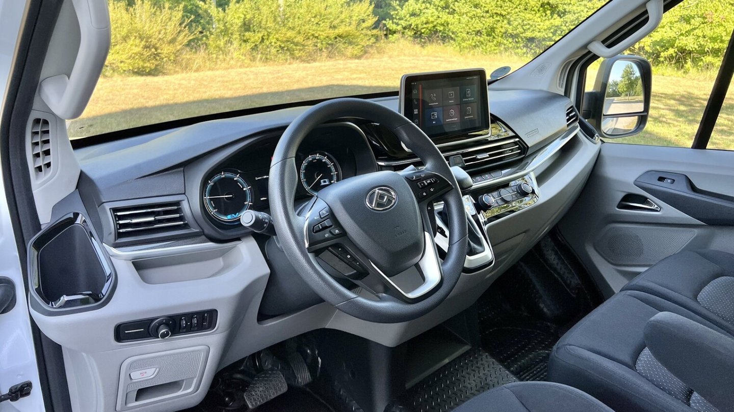 Das Lenkrad ist nur in der Höhe, aber nicht in der Weite einstellbar.