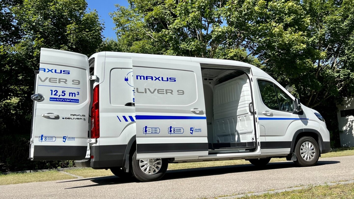 Den Maxus eDeliver 9 gibt es als Kastenwagen und als Plattform-Fahrgestell.