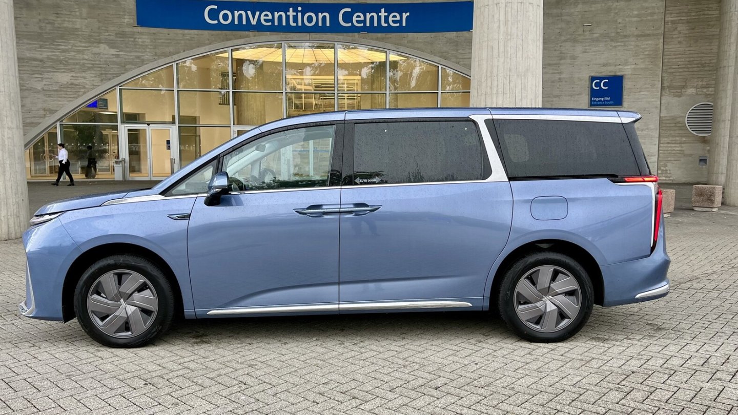 Vor allem als Business-Shuttle soll der luxuriöse Van punkten.