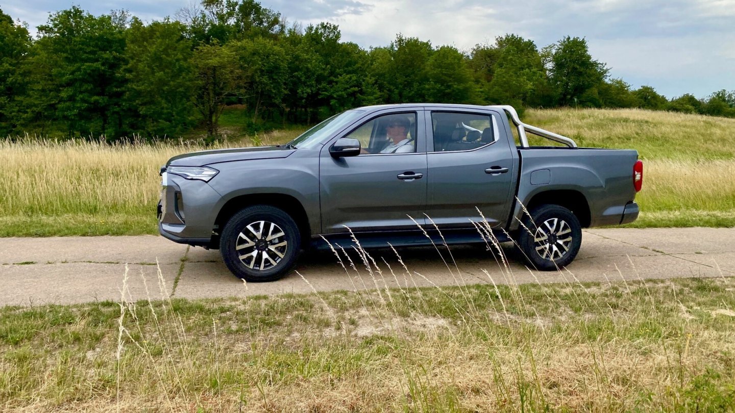 Starrache und Blattfedern: Der Maxus T90 EV ist ein kerniger Pick-up.