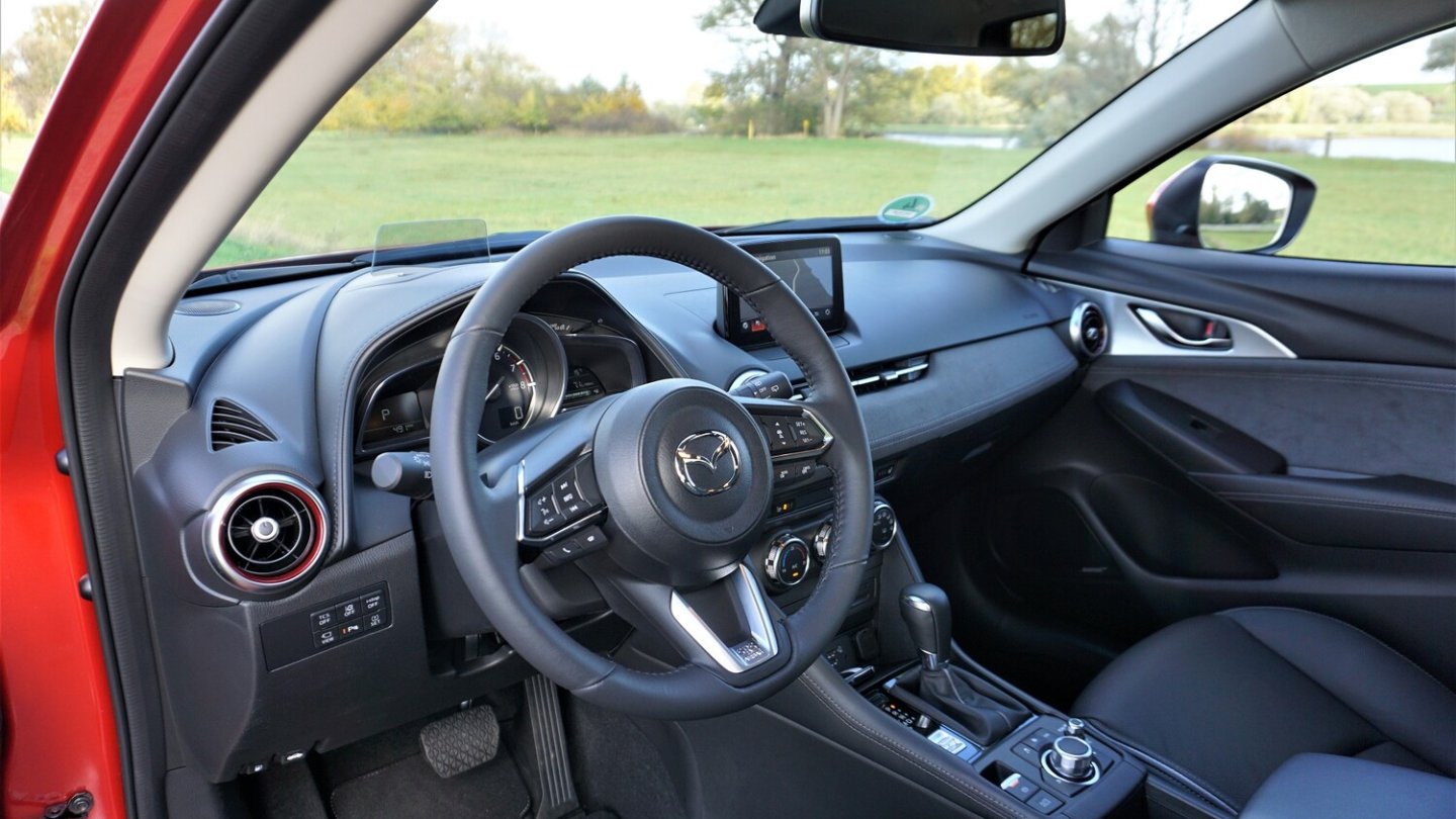 Bekannte Cockpit-Architektur im Mazda CX-3.