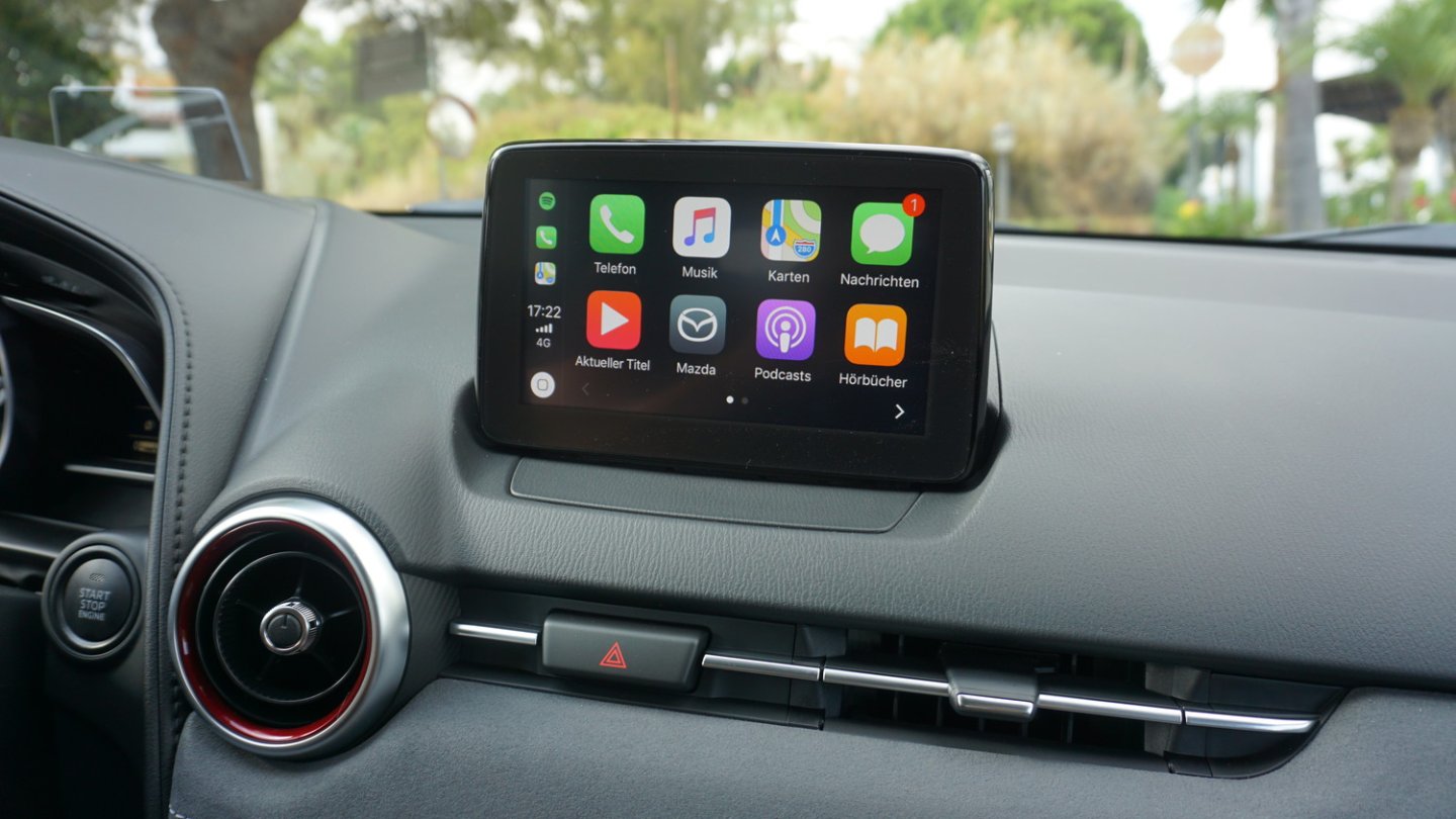 Neu im Mazda CX-3: Apple CarPlay und Android Auto für 300 Euro Aufpreis.