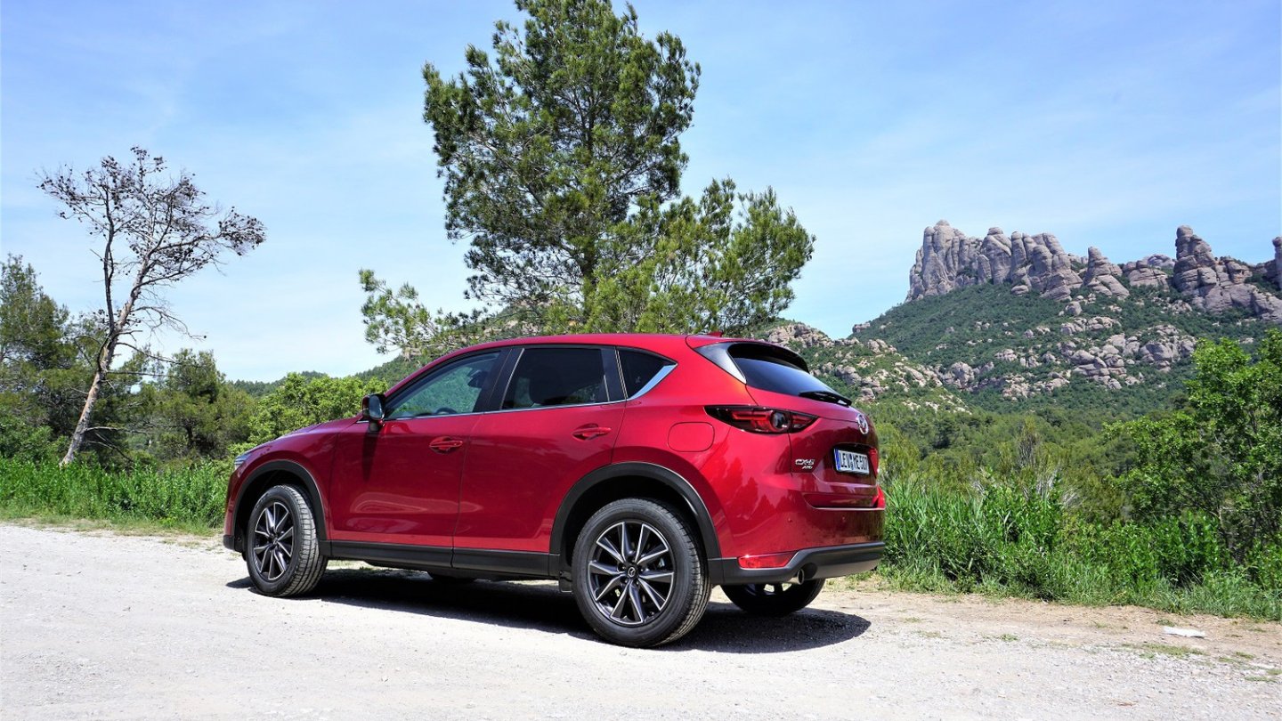 Das Design lenkt das optische Gewicht des Autos auf die Hinterachse.