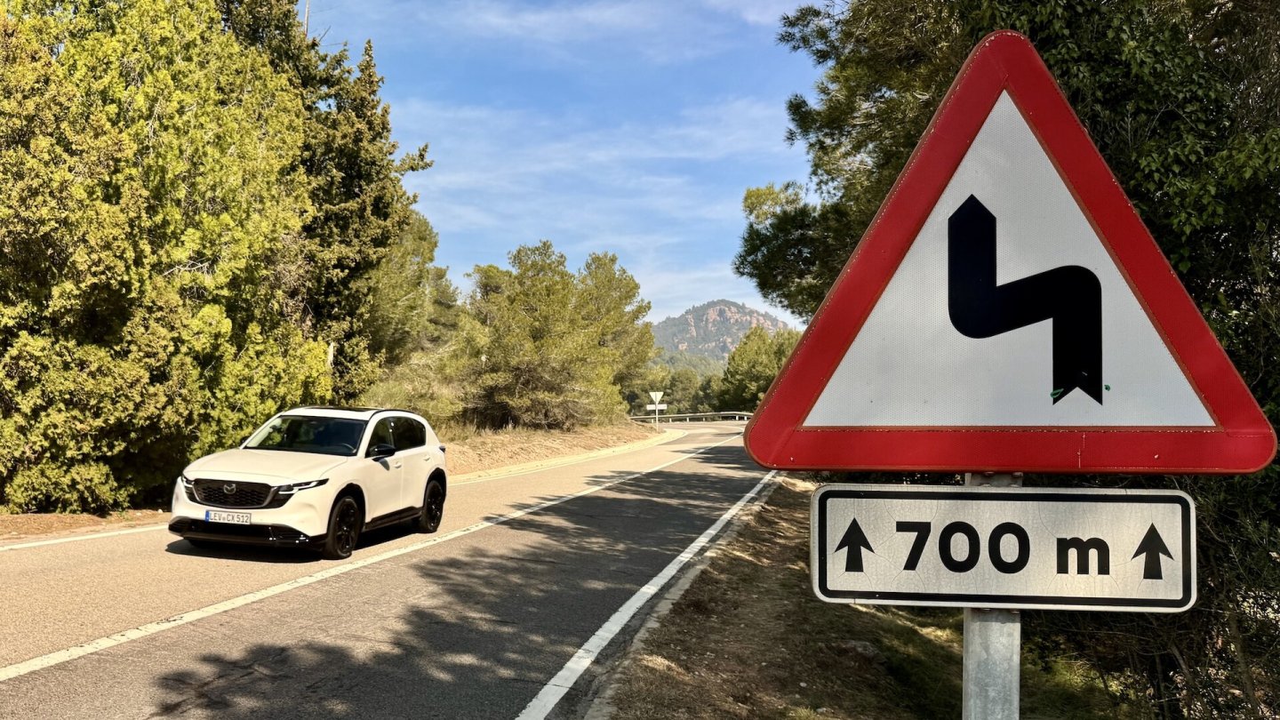 Fahrwerk und Lenkung arbeiten auf hohem Niveau. Mehr Leistung wäre für beide sicherlich kein Problem.