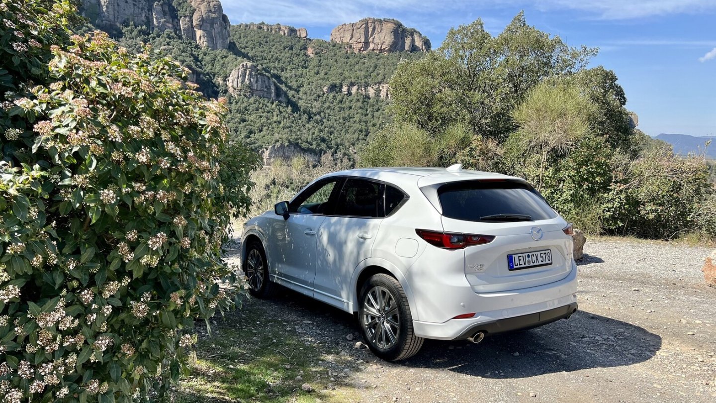 Die Farbe Rhodium White ist für den CX-5 neu im Programm.