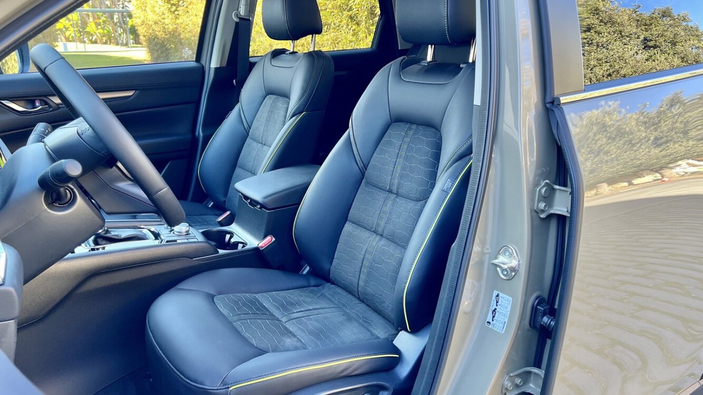 Die Vordersitze wurden für das Modelljahr 2022 überabeitet.