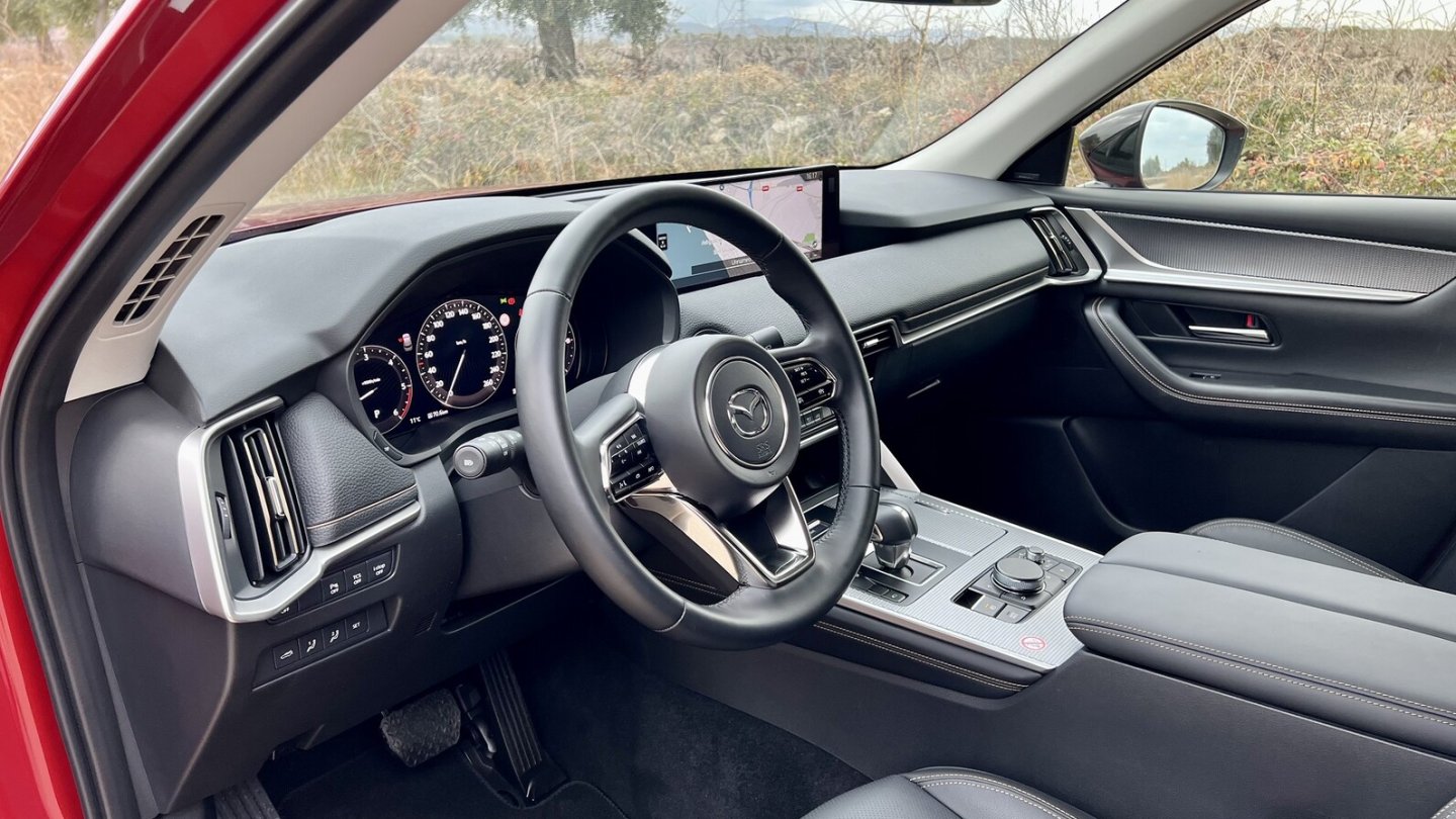 Sitze und Lenksäule sind elektrisch verstellbar.