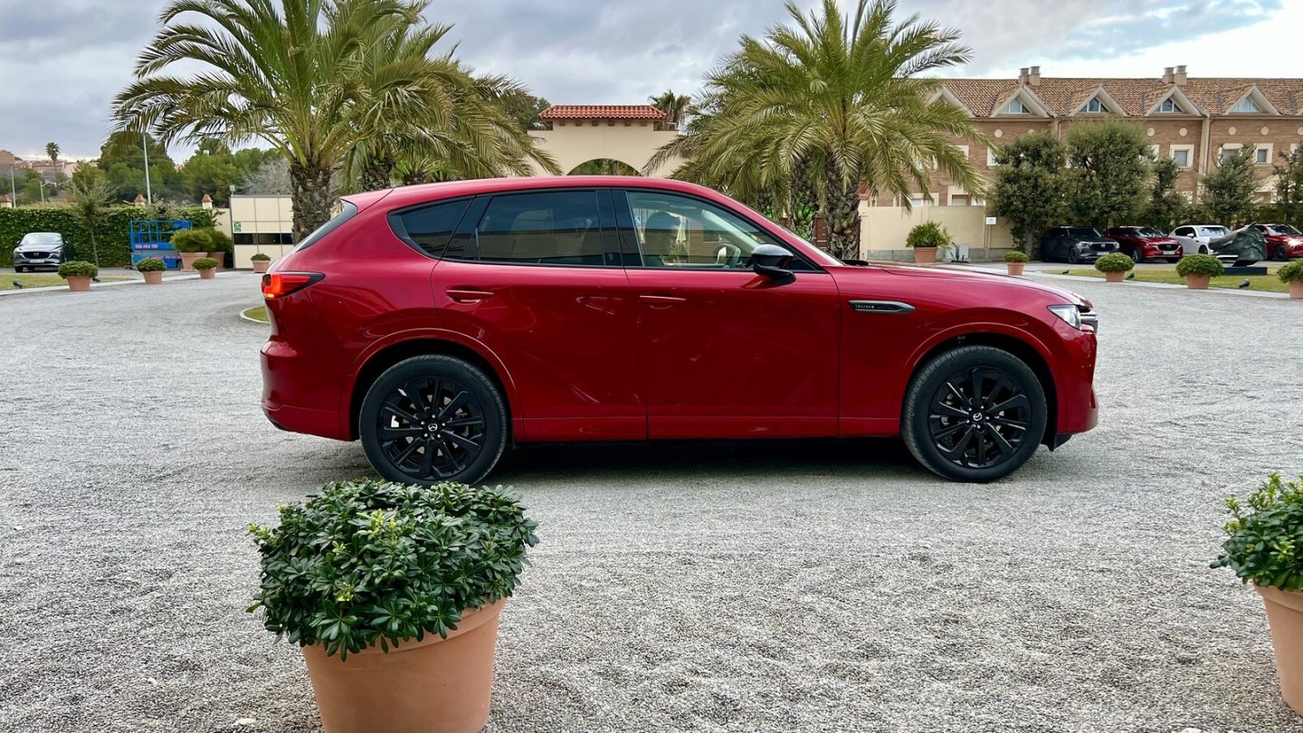 In der Ausstattungslinie Homura kostet der CX-60 ab 51.750 Euro.