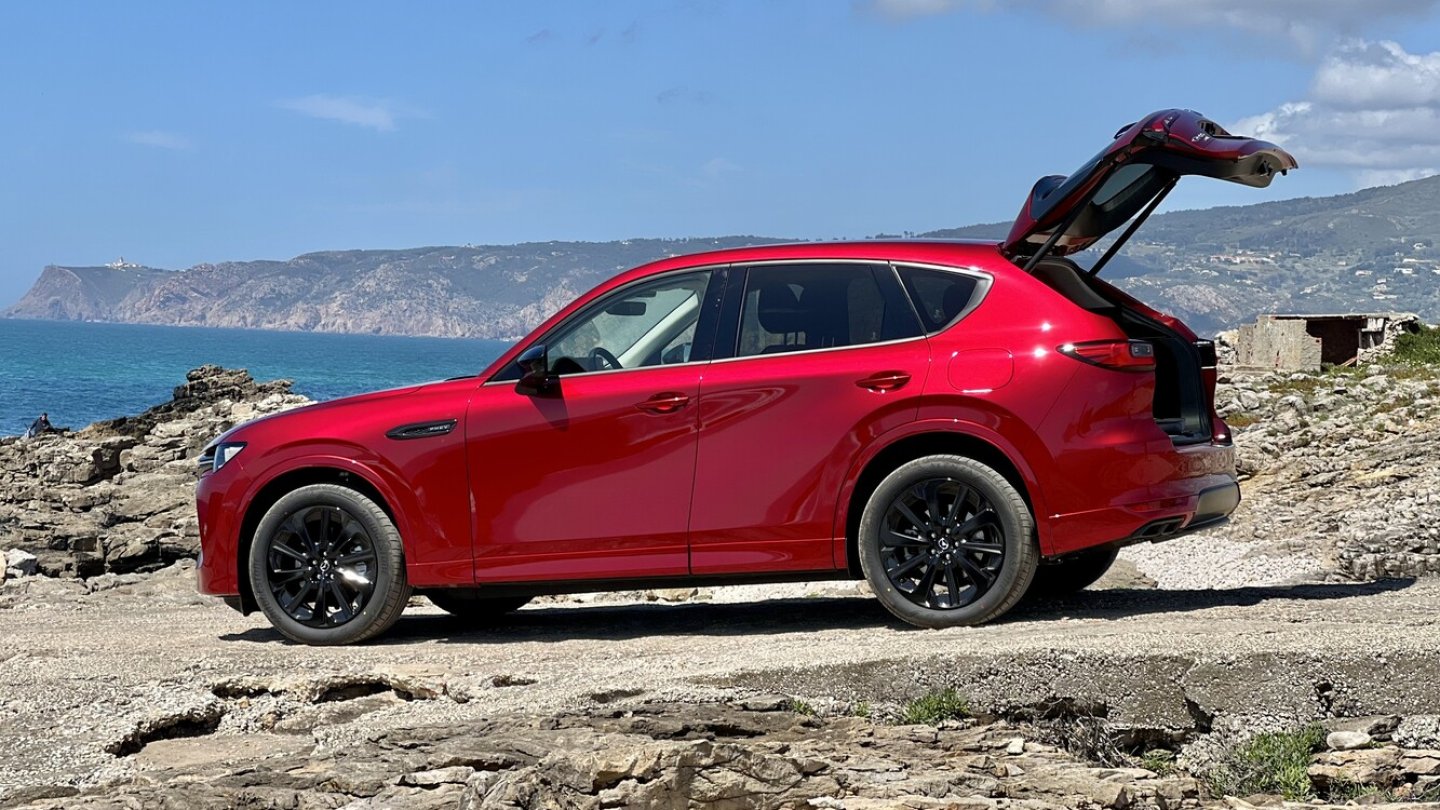 Die elektrische Heckklappe mit Sensorsteuerung ist Teil eines optionalen Ausstattungspakets.