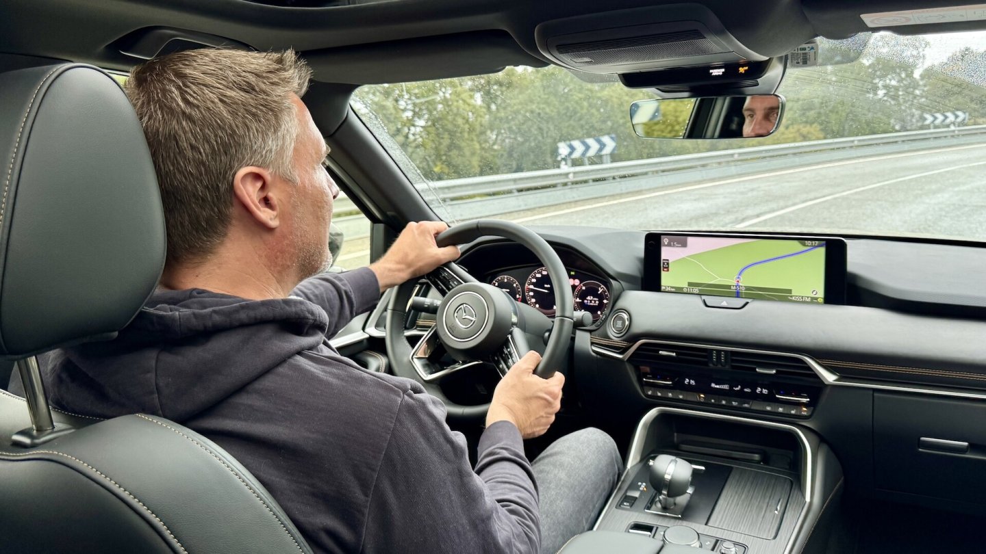 Erste Testkilometer in Spanien: Wir sind mit dem 200 PS starken Basis-Diesel unterwegs.