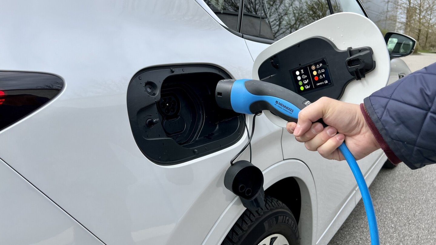 Der Mazda CX-60 lädt konstant mit knapp über 7 kW Leistung.