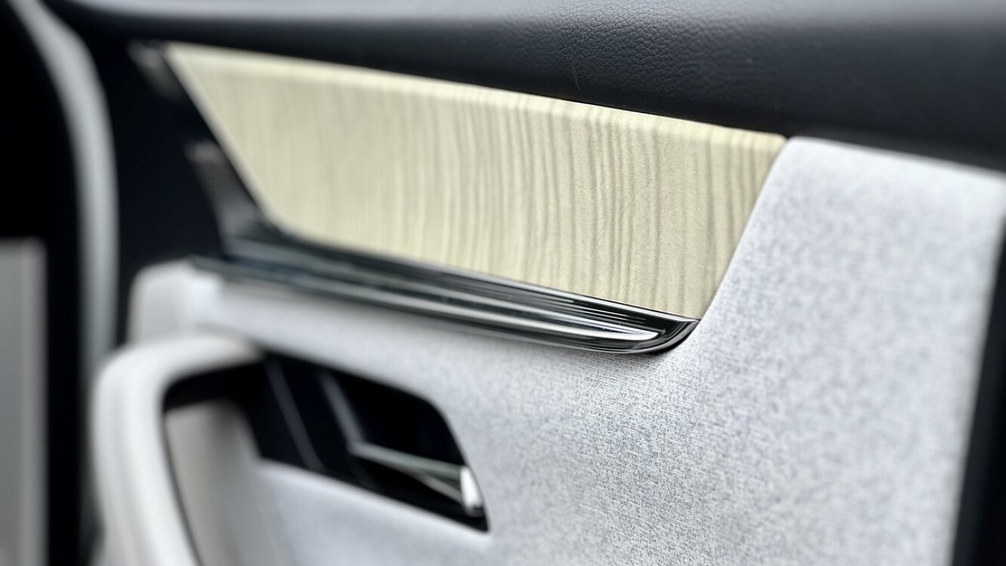 Der Testwagen im edlen Takumi-Zwirn hat, mit Optionspaketen, einen Listenpreis von 62.900 Euro.