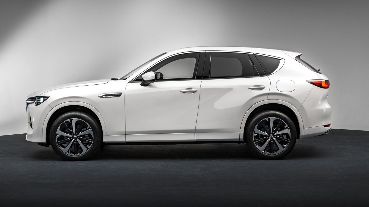 Die Proportionen des Mazda CX-60 betonen den Stand auf den Hinterrädern.