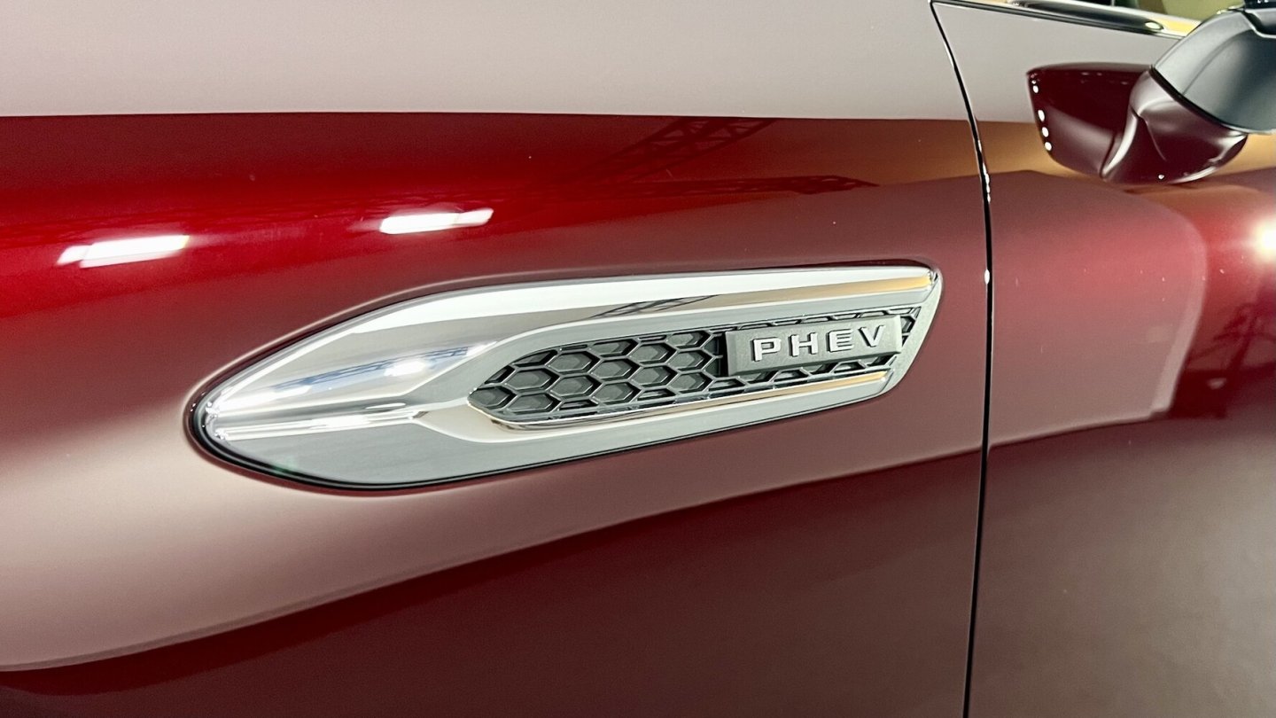 Der Plug-in Hybrid hat eine Systemleistung von 327 PS.