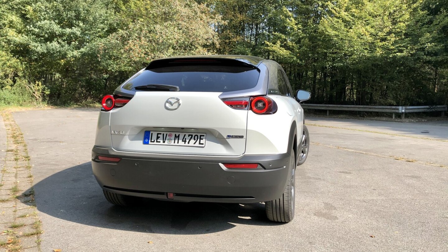 Der Mazda MX-30 ist ein günstiges und gut ausgestattetes Elektroauto.