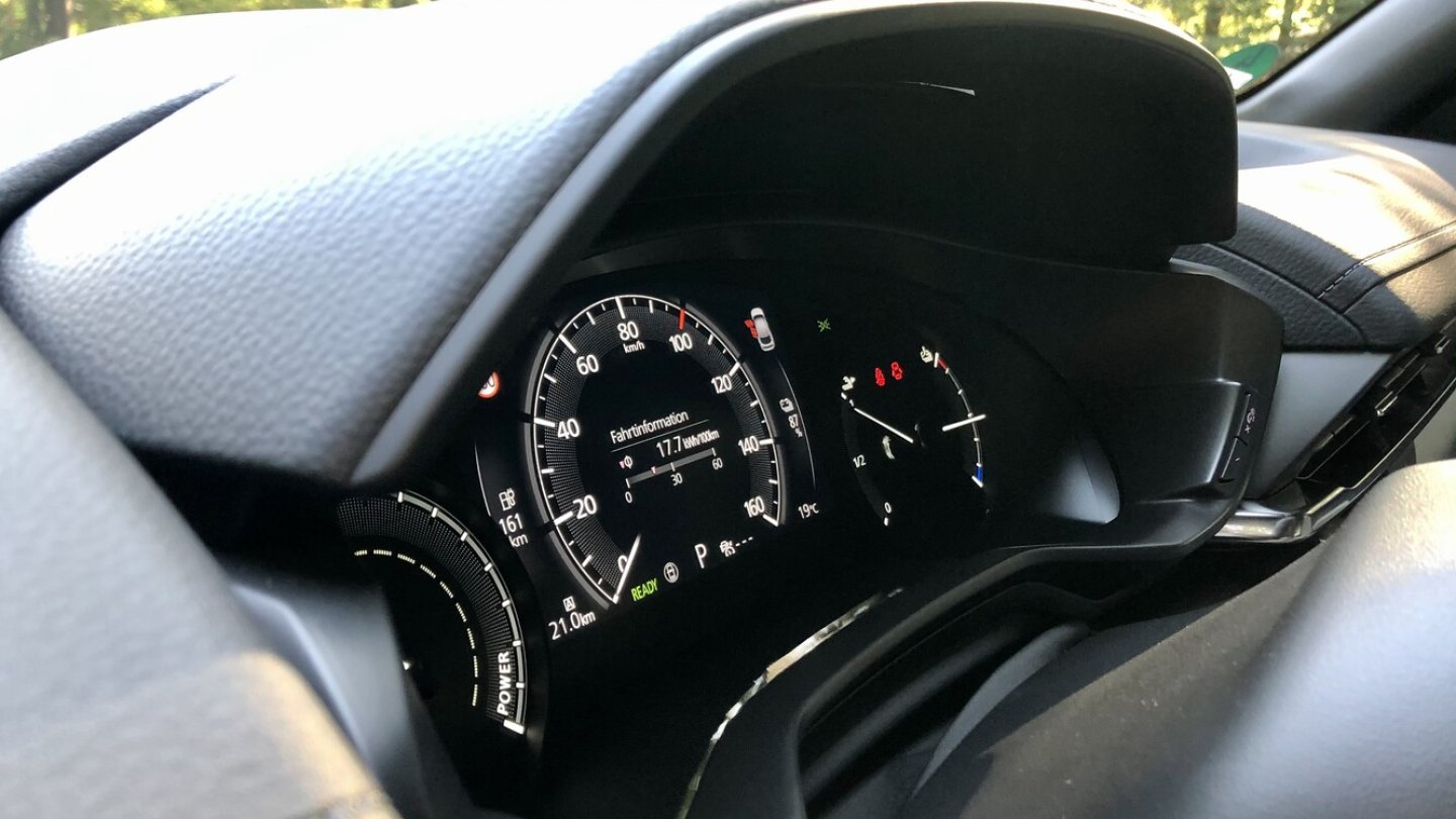 Die Tachoskala reicht nur bis 160 km/h.