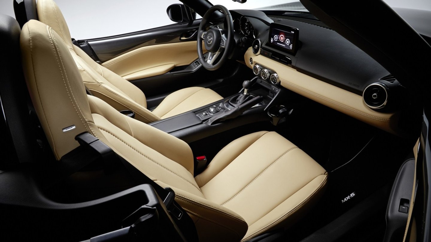 Beige Ledersitze gibt es nur im Sondermodell Sakura.