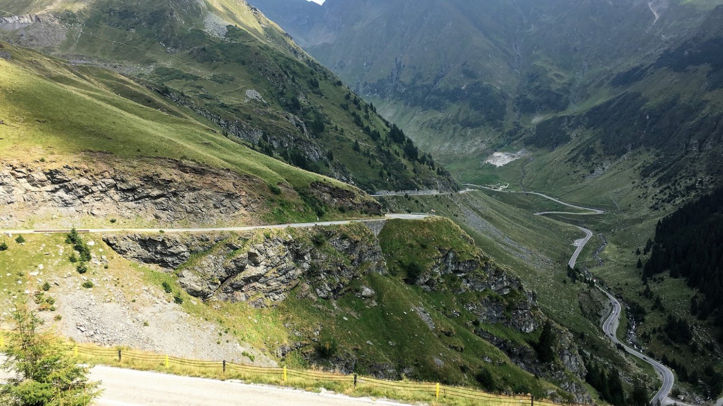 Die Kurven der Transfagarasan scheint noch niemand gezählt zu haben.