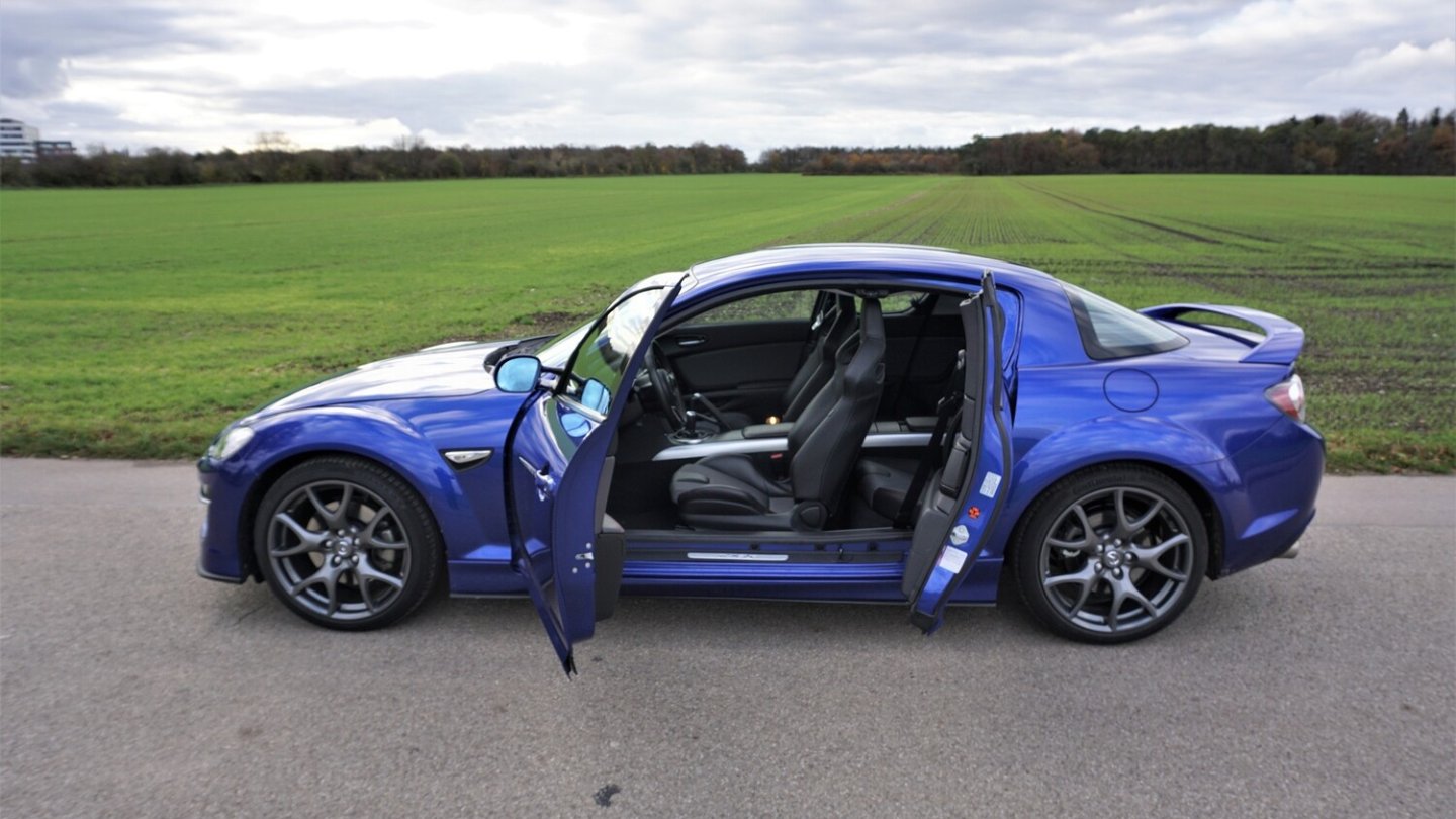 Der Mazda RX-8 zeichnete sich auch durch sein Türkonzept aus.