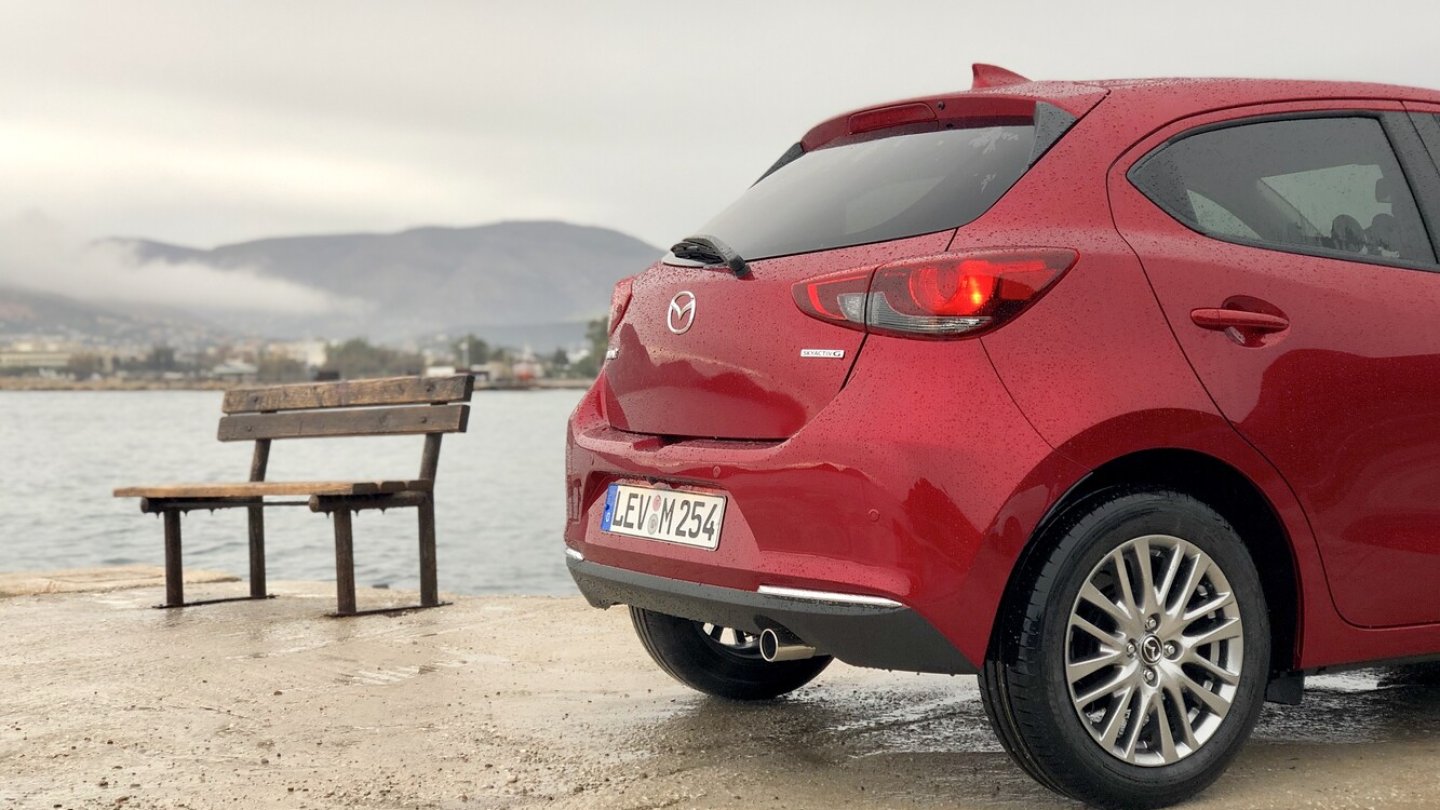 Das Facelift des Mazda2 steht bereits beim Händler.